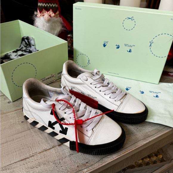 Off-White π« Low Vulcanized π« Sneakers π« - Picture 3 of 13